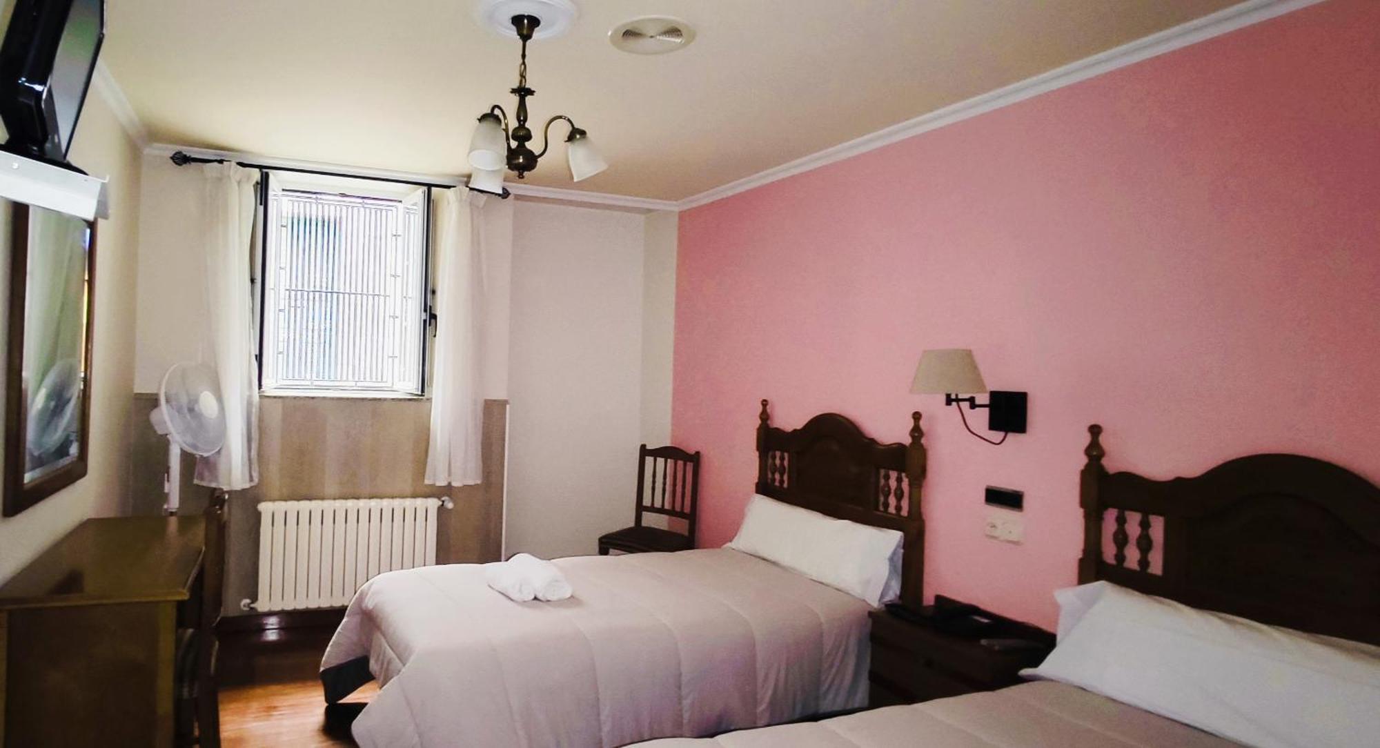 Pico Sacro I Hostal-Pension Сантяго де Компостела Стая снимка
